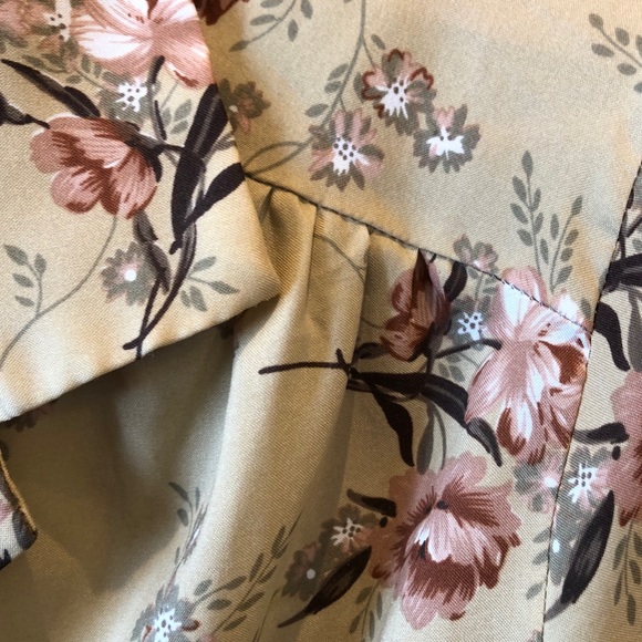 Vintage | Floral Print Button-down Blouse - Picture 10 of 10